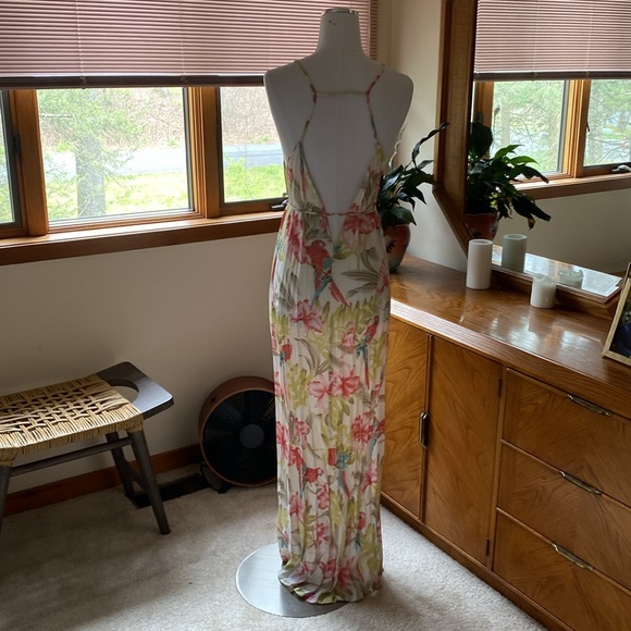 Reformation printed rayon maxi dress tropical bird print lowback, high sideslit - Picture 4 of 6